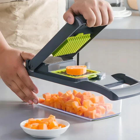 KRAJALNICA SZATKOWNICA DO WARZYW I OWOCÓW WIELOFUNKCYJNA TARKA SIEKACZ 13w1 Stan opakowania: oryginalne