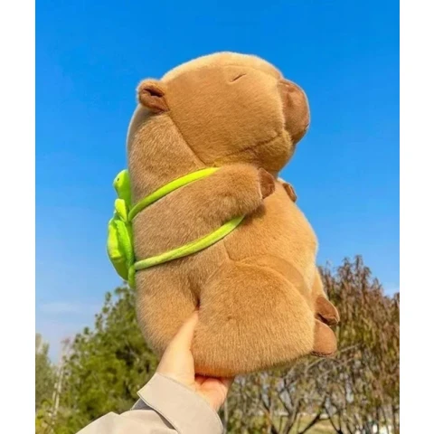 PLUSZOWA ZABAWKA KAPIBARA Z PLECAKIEM 45 CM Z PLUSZOWYM ŻÓŁWIEM PLUSZAK