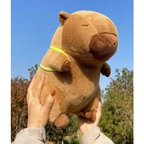 PLUSZOWA ZABAWKA KAPIBARA Z PLECAKIEM 45 CM Z PLUSZOWYM ŻÓŁWIEM PLUSZAK