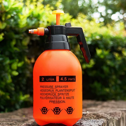 RĘCZNY OPRYSKIWACZ CIŚNIENIOWY SPRYSKIWACZ WODY 2L OGRODOWY KOMPRESYJNY Zasięg rozpylania: 0 cm